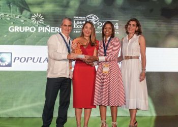 Popular recibe premio de Grupo Piñero por su apoyo operativo y en sostenibilidad