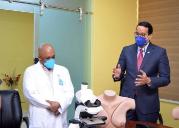 Fundación Popular entrega equipos médicos a la Maternidad Nuestra Señora de la Altagracia