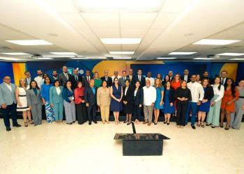 Banco Popular otorga 60 becas a jóvenes meritorios