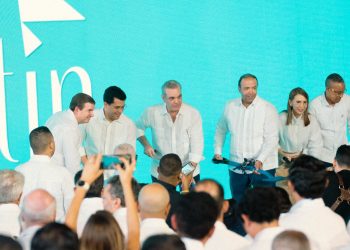 El presidente Abinader inaugura el despegue de Punta Bergantín con el primer picazo del hotel Hyatt Zilara