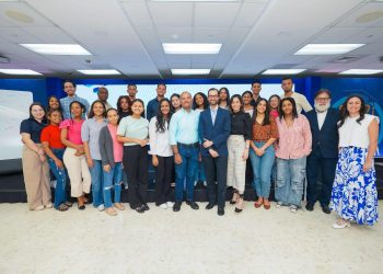 Becados de Excelencia Popular se forman en finanzas personales y emprendimiento