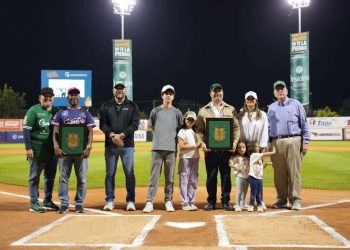 Estrellas Orientales reconocen a EGE Haina por su colaboración y sus 25 años de trayectoria