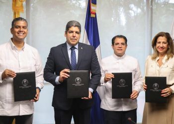 Asociación Cibao, PUCMM y Fundación Madre y Maestra becarán estudiantes de excelencia académica y escasos recursos