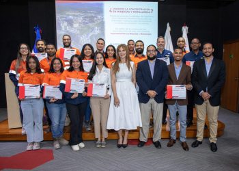 INTEC, la Universidad de Chile y Barrick Pueblo Viejo gradúan primera corte del diplomado en minería y metalurgia