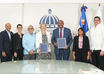 Ministerio de Energía y Minas y el PNUD firman acuerdo para electrificar viviendas rurales en la RD