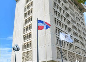 Valdez Albizu anuncia que el BCRD inició gestiones para crear un Hub de Innovación Financiera