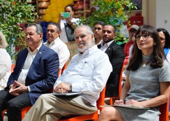 Medio Ambiente realiza feria para promover la conciencia ambiental