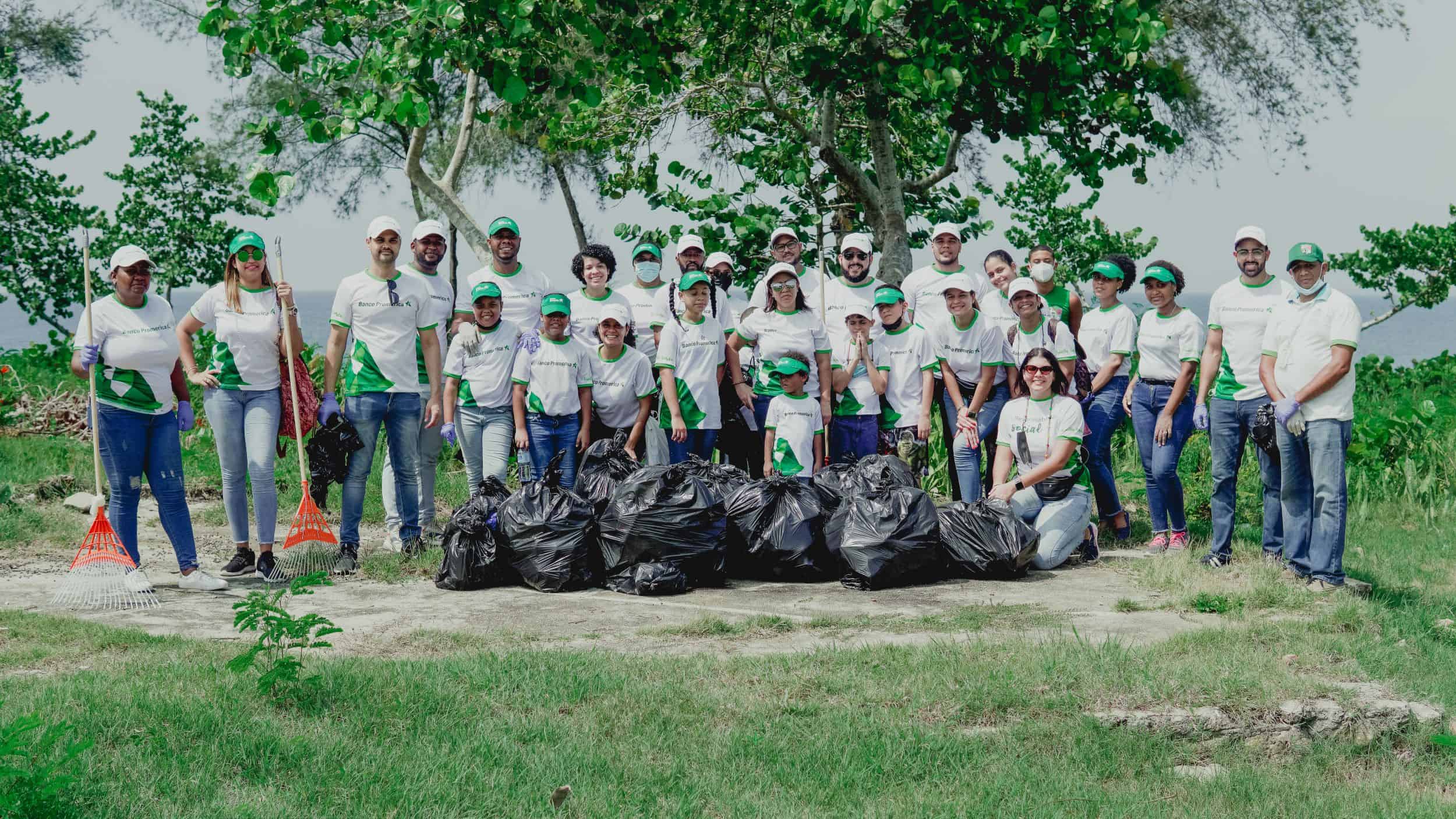 Unen esfuerzos en jornada de limpieza de costas en Parque Submarino La Caleta Unen esfuerzos en jornada de limpieza de costas en Parque Submarino La Caleta