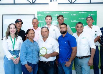 Dos Pinos celebra el Día Mundial de la Leche con organizaciones ganaderas de Santiago Rodríguez y Dajabón